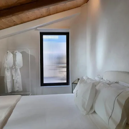 Aqkk Athinaidos Premium Quarters With Jaccuzi Athens *